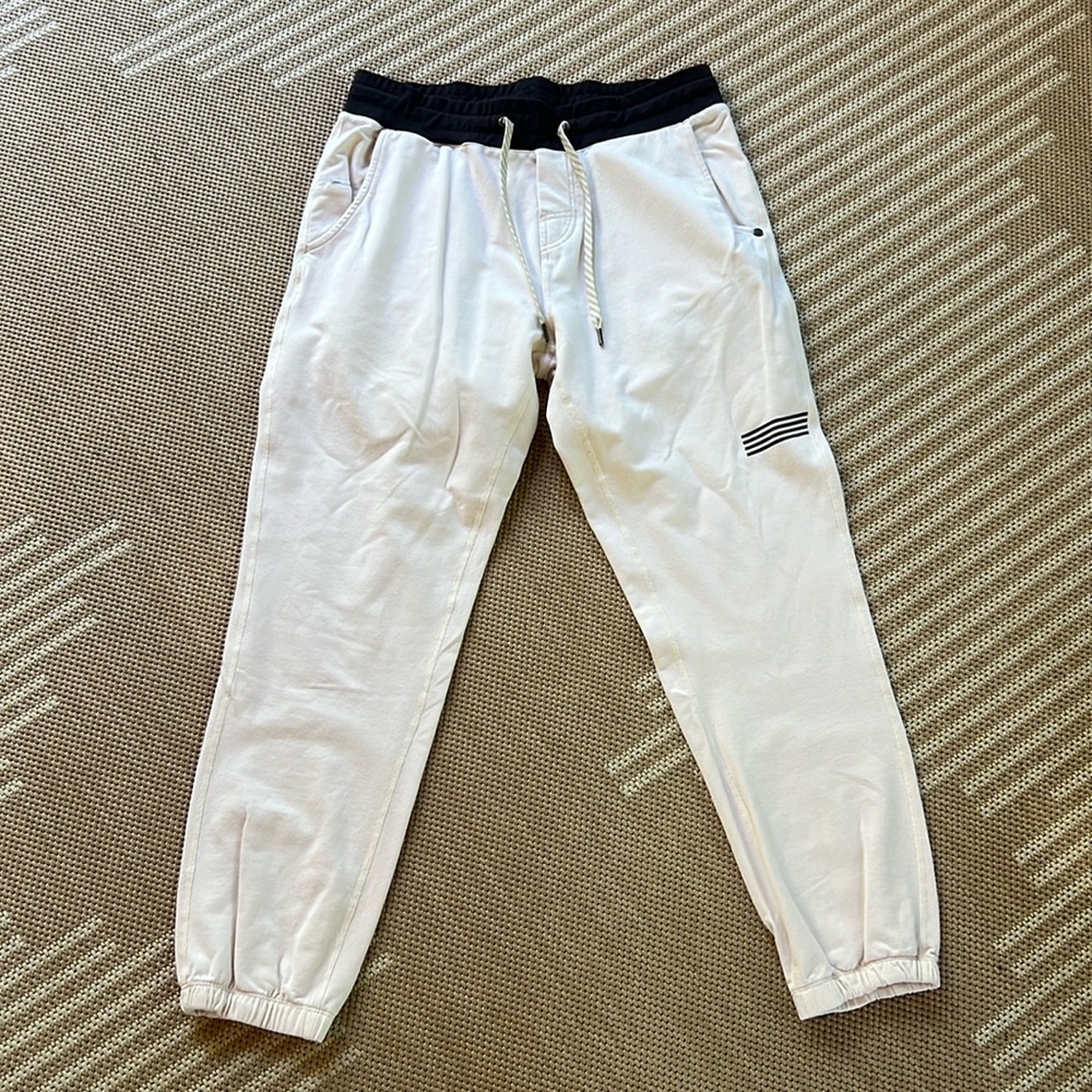 Vuori Women’s Joggers/Sweat Pants Size M